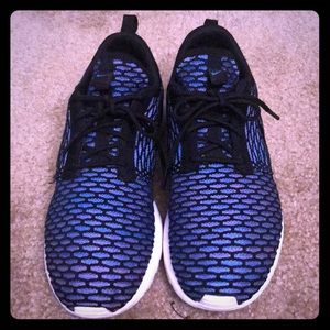 Nike flyknit Roshe Sz. 8